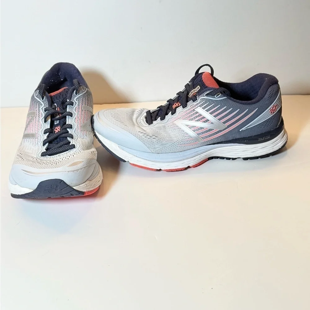 New Balance Women's 880 v8 Running Shoe, Blue/Grey, Size 9